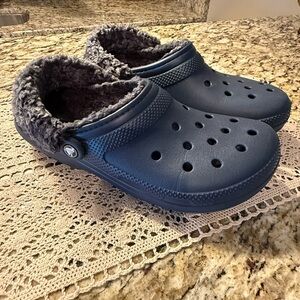 Navy Faux-Fur Lined Crocs